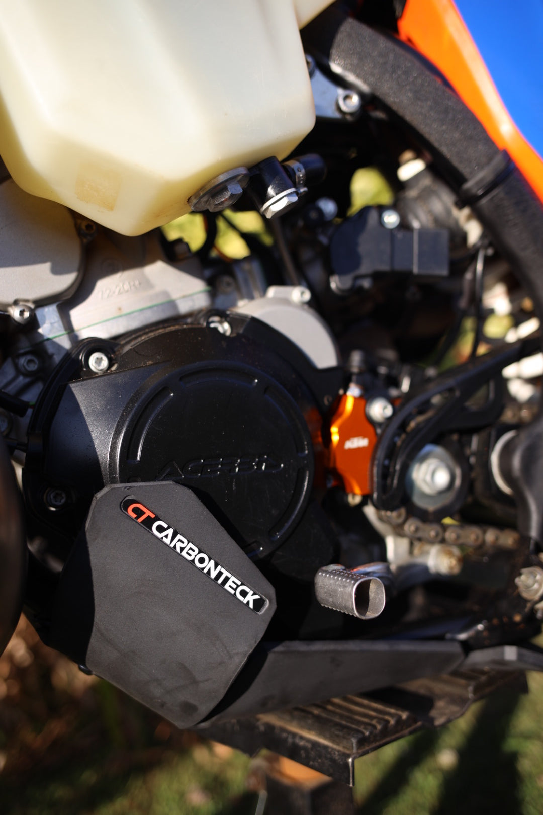 CarbonTeck– KTM PDS HDPE BASHPLATE FOR 250/300 2T TPI TBI