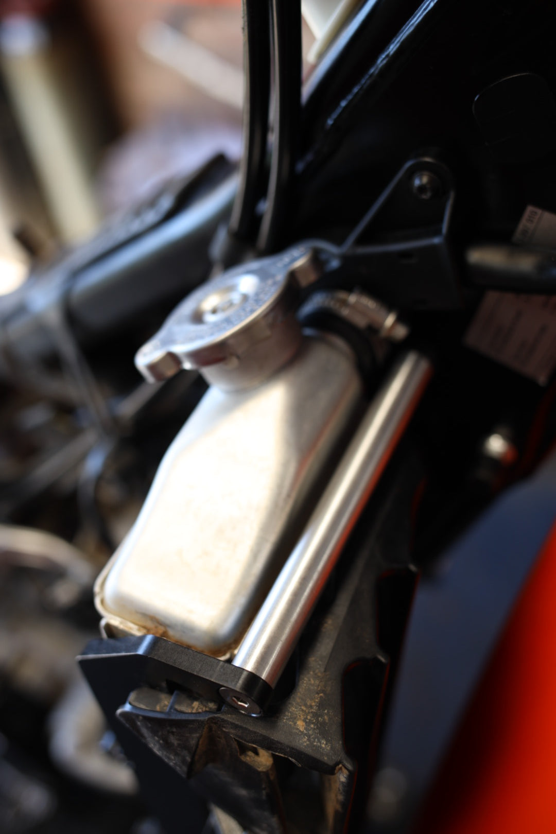 CarbonTeck – RADIATOR BRACE – KTM / HUSQVARNA / GAS GAS 125-450 TPI TBI