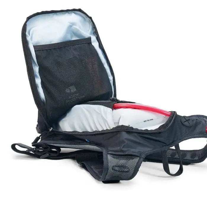USWE Outlander 9 with 3L Hydration Bladder – Black