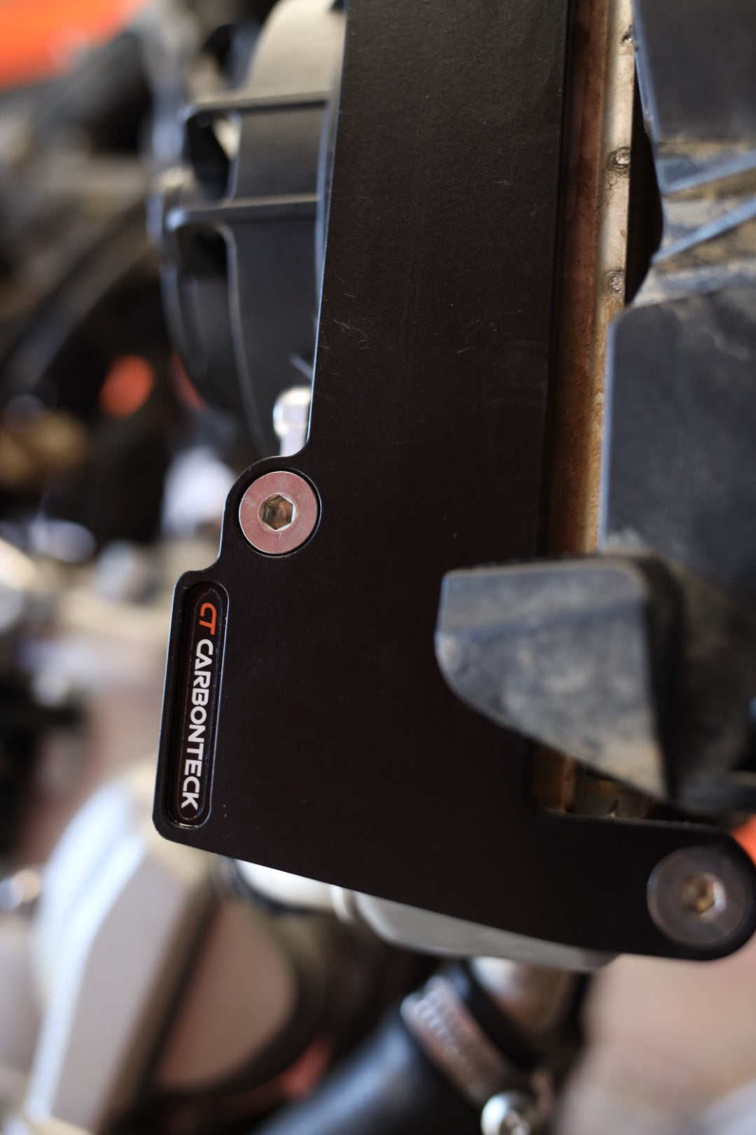 CarbonTeck – RADIATOR BRACE – KTM / HUSQVARNA / GAS GAS 125-450 TPI TBI