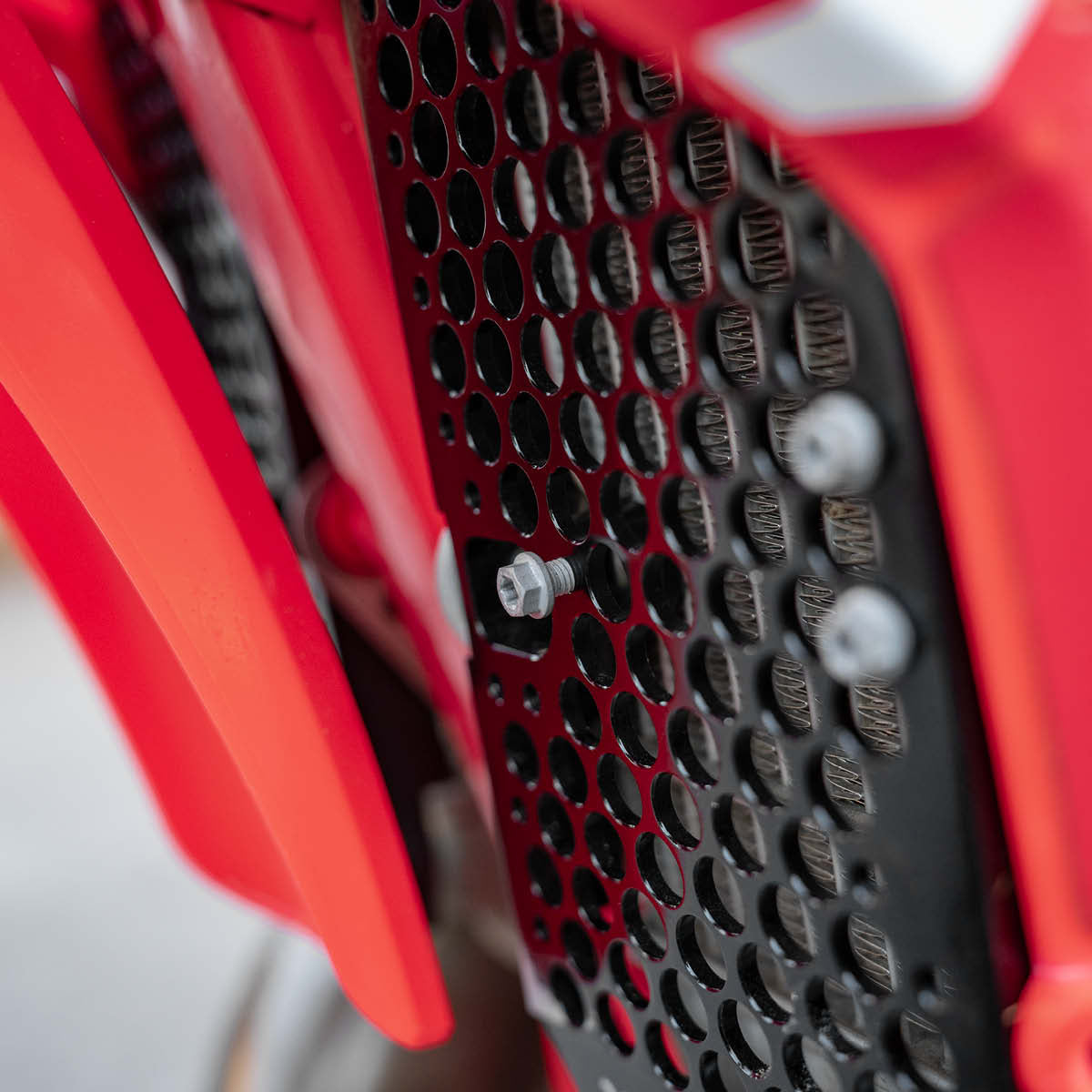 X-GRIP RADIATOR GUARD SET BETA