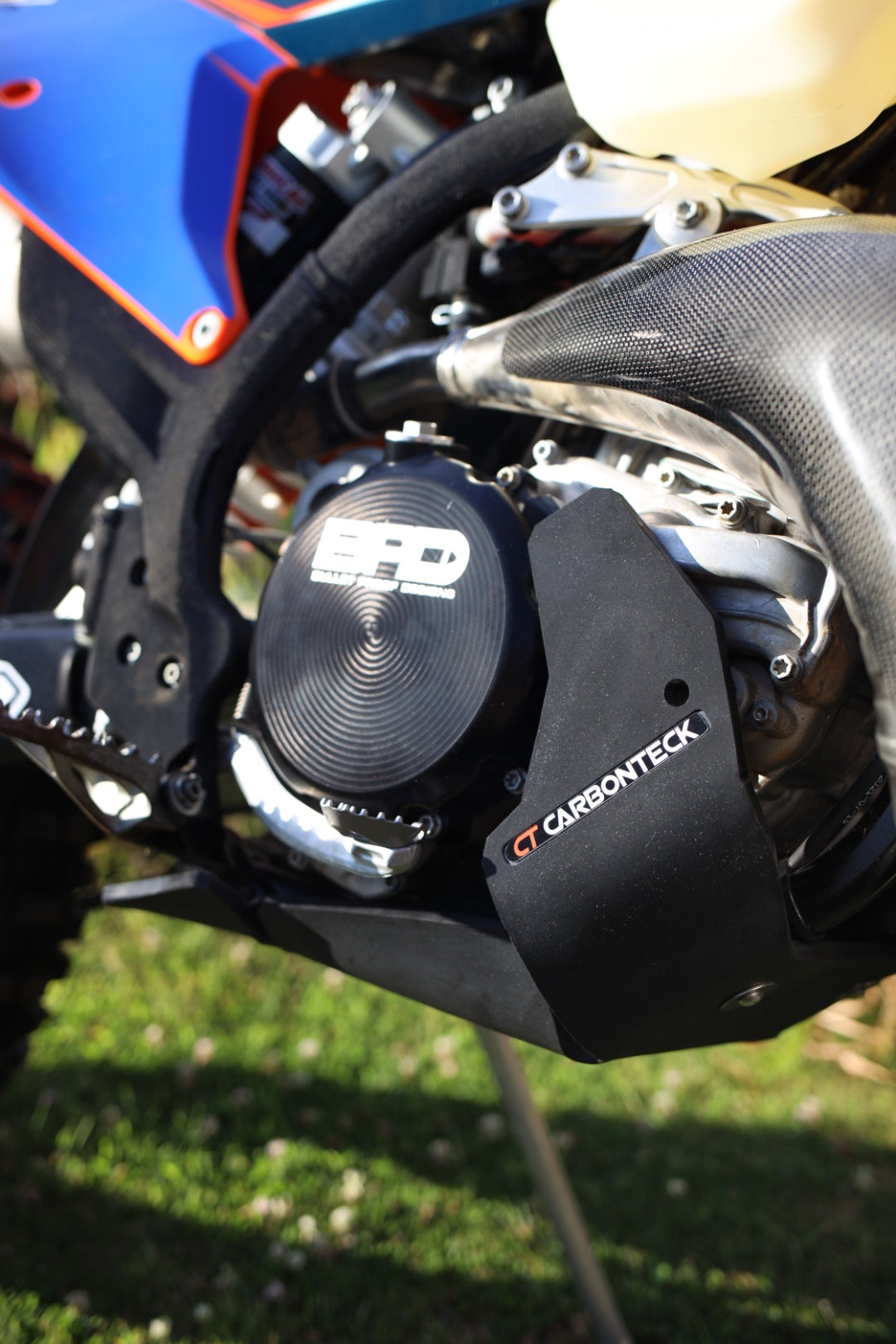CarbonTeck– KTM PDS HDPE BASHPLATE FOR 250/300 2T TPI TBI