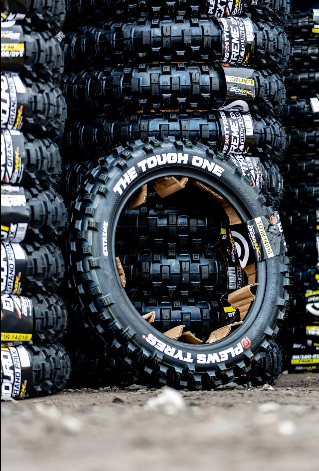 PLEWS TYRES EN1 EXTREME THE TOUGH ONE REAR – 140 / 80 – 18