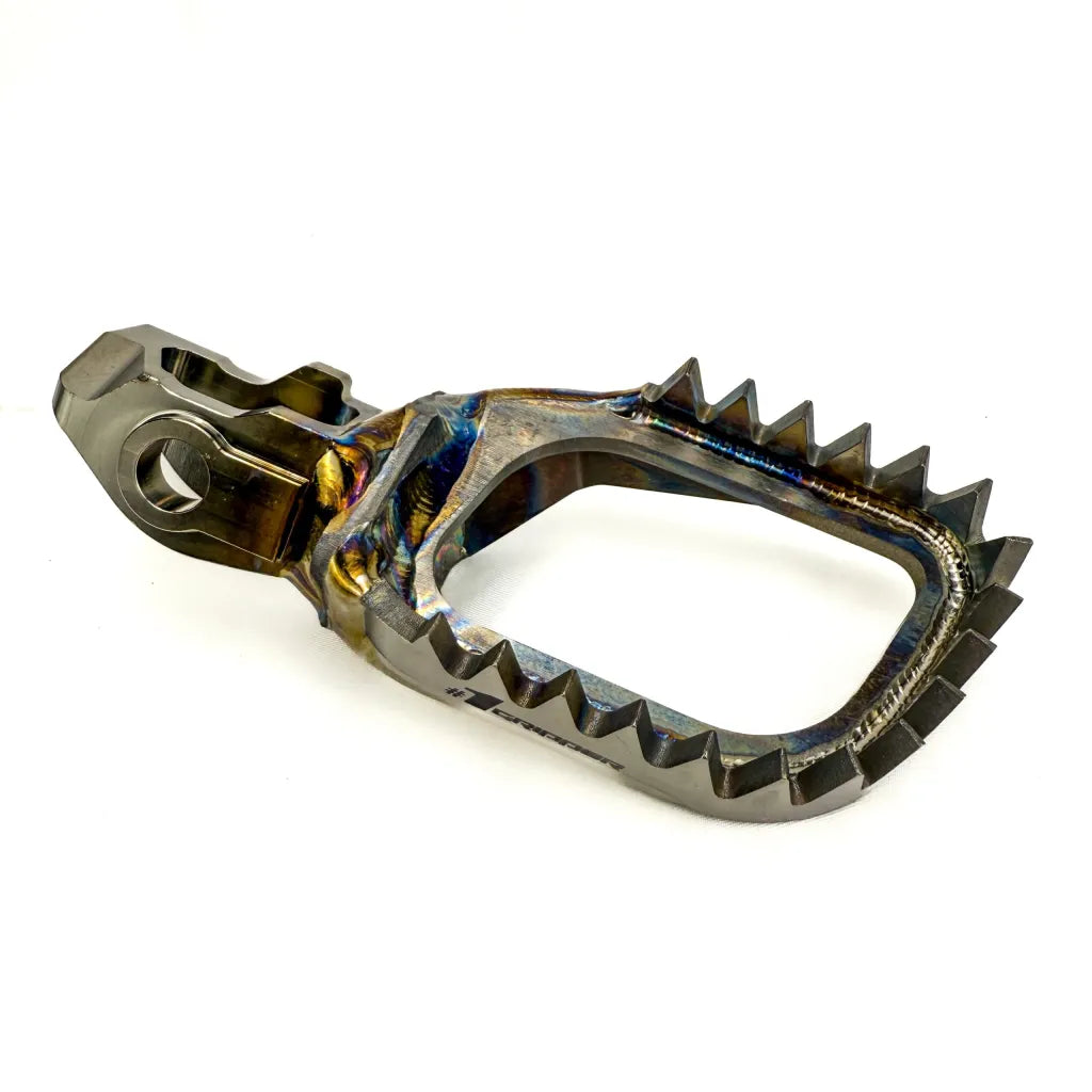 One gripper Titanium CTRL Footpegs – Mud-Free – KTM, Husky, Gas Gas & Beta