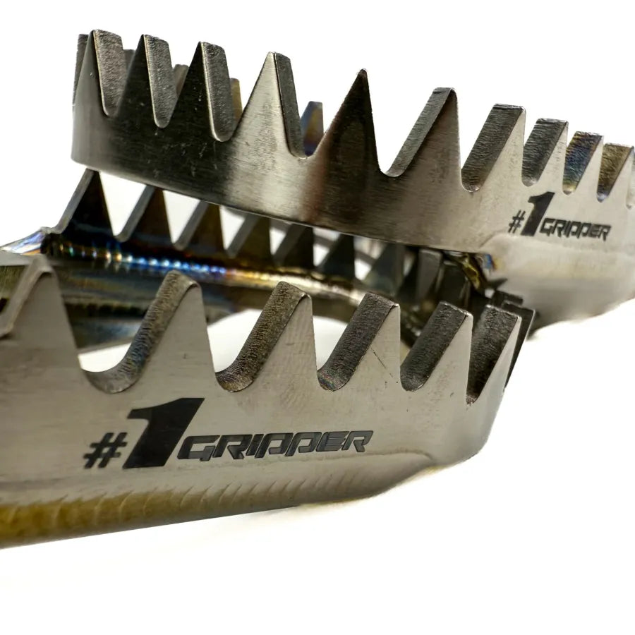 One gripper Titanium CTRL Footpegs – Mud-Free – KTM, Husky, Gas Gas & Beta