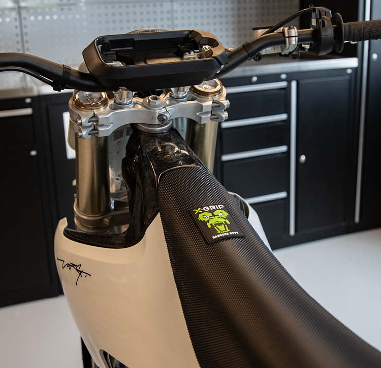 X-GRIP BABOONS BUTT SEAT COVER STARK VARG (pre-order)