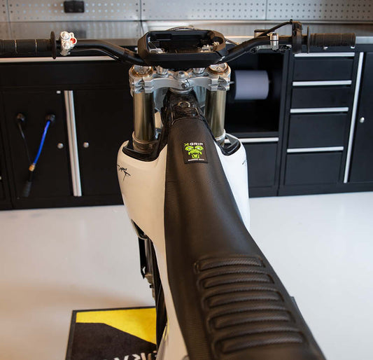 X-GRIP BABOONS BUTT SEAT COVER STARK VARG (pre-order)